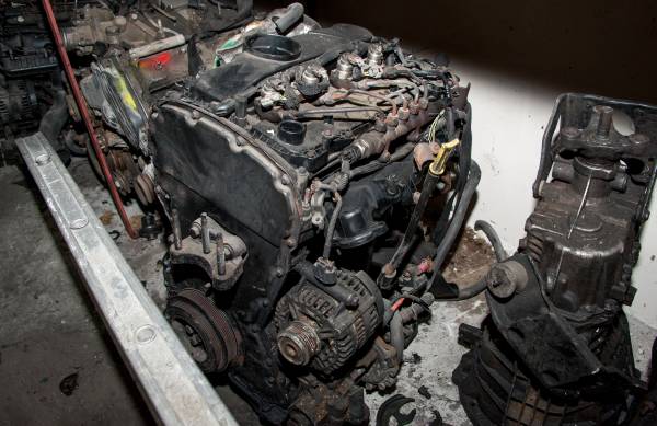 FORD CUSTOM 300 L 155 PS ÇIKMA PARÇA  ÖNDEN ÇEKİŞLİ MOTOR